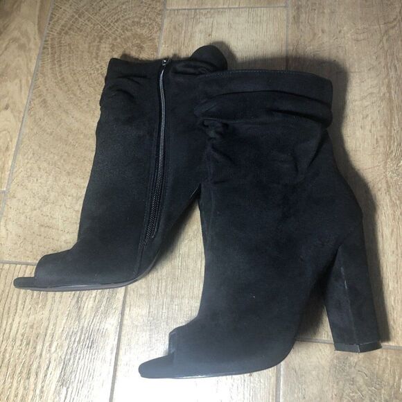 Venus Black Peep Toe Bootie 7.5 Block Heel Slouch Ankle Boot Vegan Suede - Picture 4 of 10